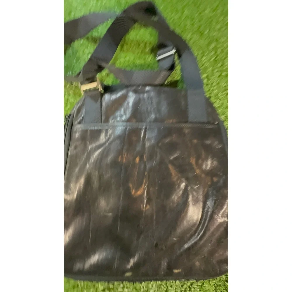 Tumi Black Leather Messenger Bag Crossbody Adjustable Strap‎